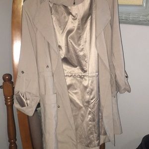 Stacco raincoat grayish taupe jacket size small.